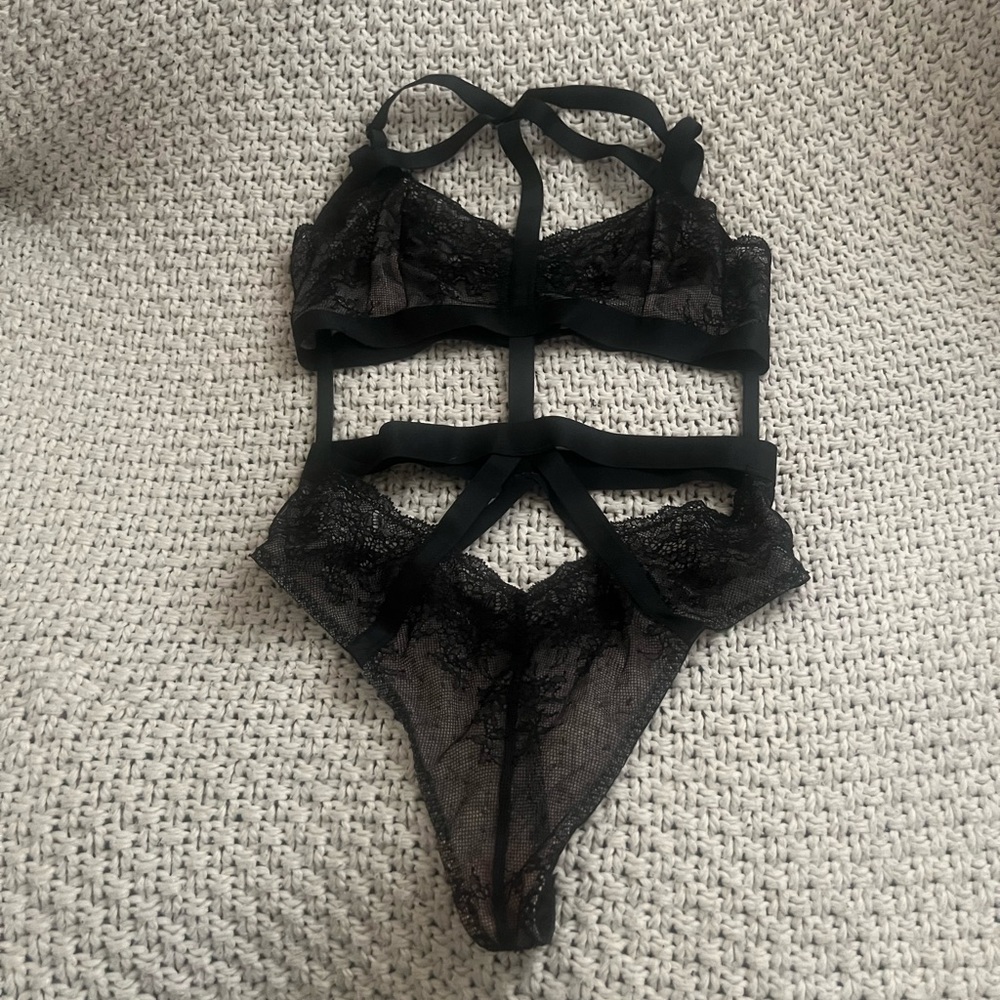 Victoria's Secret Black Lace Strappy Bra Set